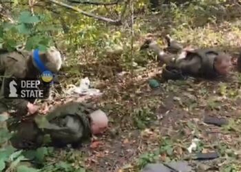 Захисники показали, як беруть у полон російських військових у Курській області