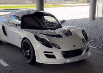 В Україні з’явився рідкісний спорткар Lotus (ВІДЕО)