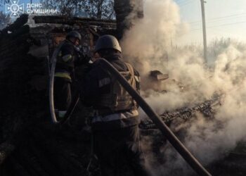 Упродовж доби рятувальники 4 рази ліквідовували пожежі, які виникли в житловому секторі через ворожі обстріли на Сумщині
