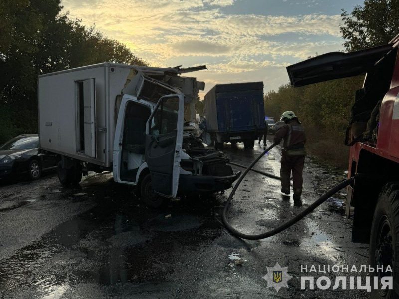 Стали відомі подробиці ДТП з травмованими водіями фур під Сумами