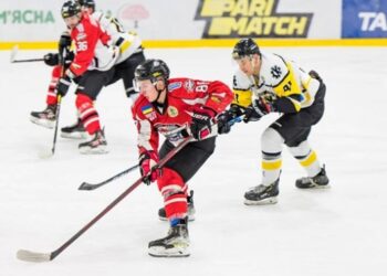 Війна примирила український хокей