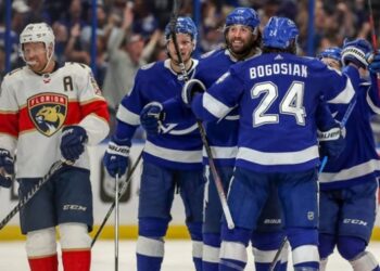 Тампа стала першим фіналістом конференції плей-офф НХЛ