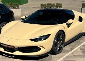 У Києві з’явився новий 830-сильний суперкар Ferrari за $340 000 (ФОТО)