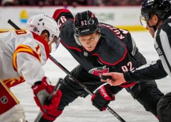 НХЛ: Чикаго громить Аризону, Айлендерс – Анахайм