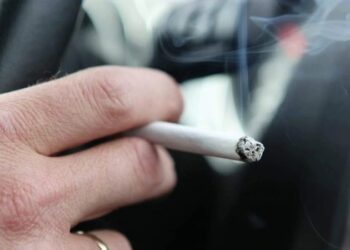 Як швидко позбутися запаху сигарет в автомобілі: п’ять простих і надійних способів