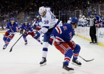 Рейнджерс розгромив Тампу на старті фіналу Східної конференції НХЛ