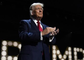 Пожежа після вибухів у Києві, Іран відправив ракети в Росію та кримінальна справа Трампа: новини ранку 7 вересня