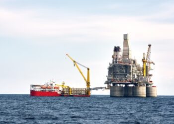 Нафтові доходи РФ впали до мінімуму за вісім місяців