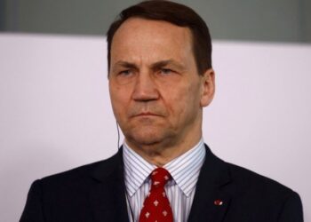 Польща “зобов’язана” збивати російські ракети над Україною — глава МЗС Сікорський