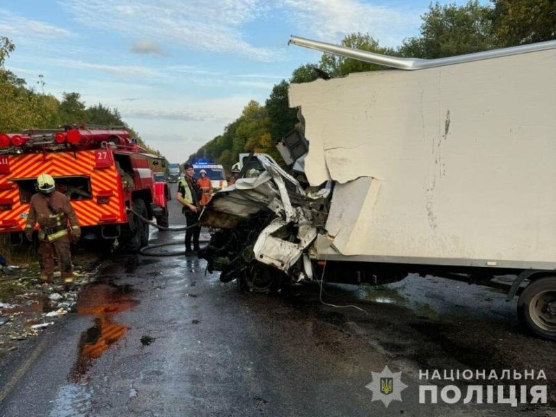 Стали відомі подробиці ДТП з травмованими водіями фур під Сумами