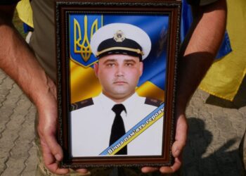 До останнього подиху захищав морські рубежі: у Ромнах попрощалися з військовослужбовцем воєнно-морських сил ЗСУ Андрієм Гаценком + ФОТО