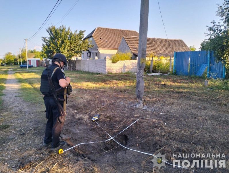 Двоє поранених, пошкоджені будинки та об’єкт критичної інфраструктури: поліцейські Сумщини документують нові злочини росії