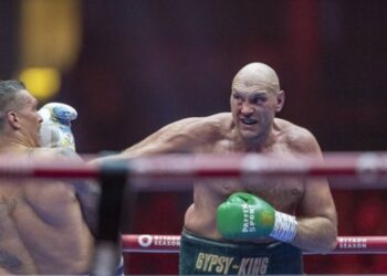 Промоутер Ф’юрі: Тайсон переконаний, що виграв перший бій з Усиком