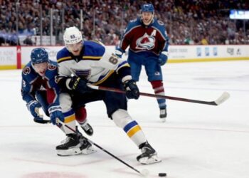 НХЛ: Сент-Луїс у божевільній розв’язці рятує гру з Колорадо