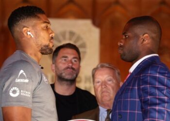 Джошуа та Дюбуа провели останню дуель поглядів