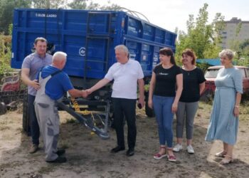 “Фармак” передав Шостці комунальну техніку