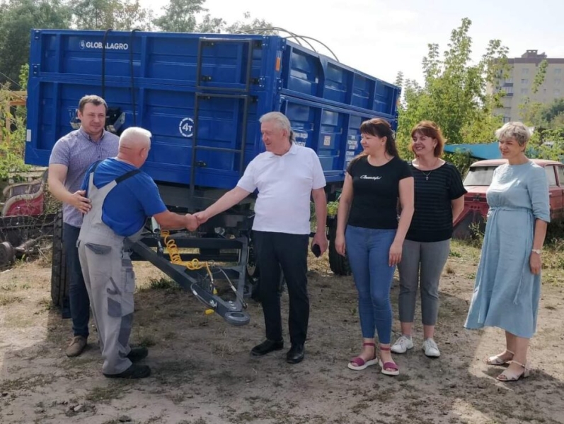 “Фармак” передав Шостці комунальну техніку