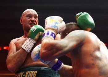 Френк Воррен відмовляється визнавати поразку Ф’юрі в бою з Усиком: “Поєдинок можна було віддати в будь-який бік”