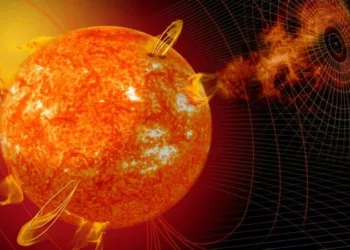 Коктейль із сонячного спалаху, викиду корональної маси та корональної діри: науковці попередили про сильну геомагнітну бурю