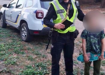 Кролевецькі поліцейські повернули додому малолітню дитину