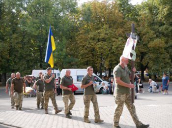 НАЗАВЖДИ У НАШИХ СЕРЦЯХ: РОМЕНСЬКА ГРОМАДА ПРОВЕЛА В ОСТАННЮ ПУТЬ ГЕРОЯ – РУСЛАНА КОСТЕНКОВА