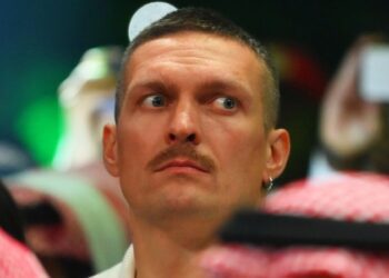 Олександр Усик подякував президенту України за своє звільнення: “Коронувати мене не потрібно”