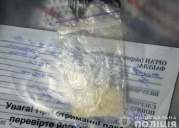 Поліція Конотопщини виявила у пасажира потягу зіп-пакет з PVP