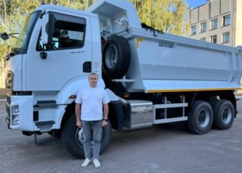 Попівська громада отримала від проєкту USAID «HOVERLA» самоскид та інші цінні подарунки