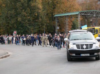 РОМЕНСЬКА ГРОМАДА ПОПРОЩАЛАСЬ ІЗ ГЕРОЄМ, УКРАЇНСЬКИМ ЗАХИСНИКОМ ДЕНИСОМ КРАМАРЕНКОМ