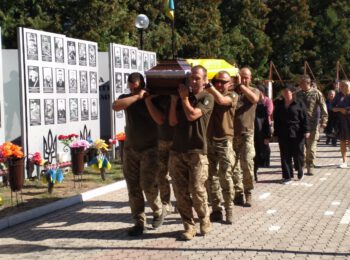 РОМЕНСЬКА ГРОМАДА ПОПРОЩАЛАСЬ ІЗ ГЕРОЄМ, ВОЇНОМ-ЗАХИСНИКОМ СЕРГІЄМ ГОНЧАРЕНКОМ…