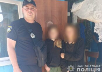 Шосткинські поліцейські розшукали двох малолітніх подруг, які пішли гуляти і не повернулися додому на ночівлю