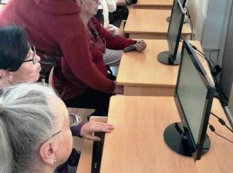 У Конотопі реалізовується проєкт «Здобуття цифрових навичок у бібліотеках – Хабах цифрової освіти»