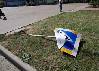 У Ромнах вандали потрощили дорожні знаки + ФОТО