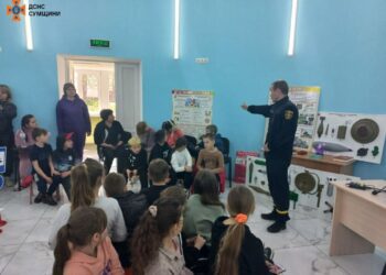 В Охтирці рятувальники провели з учнями початкової школи бесіди щодо безпеки