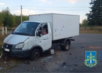 В Сумській області росіяни атакували FPV-дроном хлібовоз