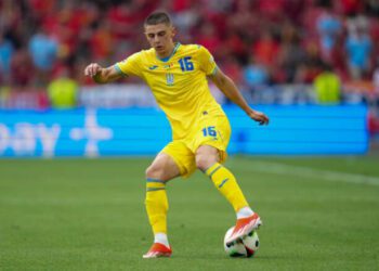 ВІДЕО. Миколенко пізно ввечері прибув до розташування збірної України