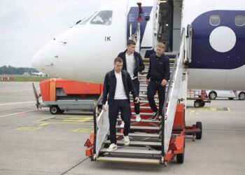 ВІДЕО. Поїзд, літак та автобус. Як Динамо добиралося до Гамбурга на матч ЛЄ