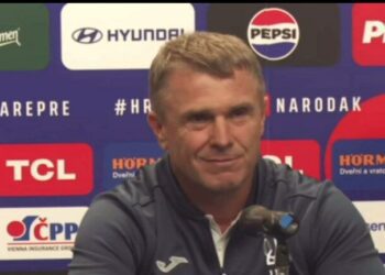 ВІДЕО. Смішно? Як Ребров на запитання журналістів відповідав після фіаско