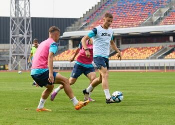 ВІДЕО. Українська молодіжка прибула до Риги і готується до матчу із сербами