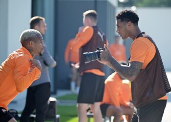 ВІДЕО. Віні Тобіас став фотографом. Шахтар веде підготовку до Оболоні