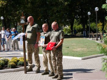 ВІН БУВ ГЕРОЄМ НА ЗЕМЛІ, СТАВ ЯНГОЛОМ НА НЕБІ: РОМЕНСЬКА ГРОМАДА ПРОВЕЛА В ОСТАННЮ ПУТЬ ВІДВАЖНОГО ЗАХИСНИКА УКРАЇНИ ОЛЕКСАНДРА ГОЛБАНА