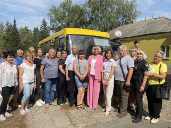 ВРУЧЕННЯ КЛЮЧІВ ВІД НОВОГО ШКІЛЬНОГО АВТОБУСУ