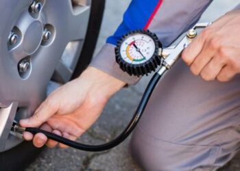 Фахівець пояснив, який тиск у шинах допоможе уникнути ДТП восени