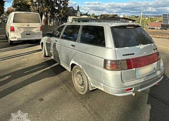 Недотримання дистанції: у Сумах ВАЗ зіткнувся з Volkswagen