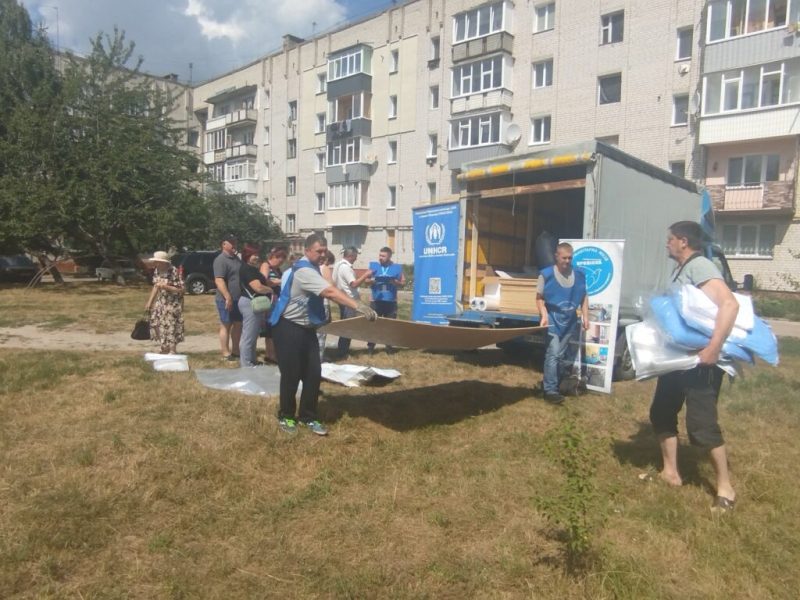 17 родин Шостки, які постраждали від авіаційного удару, отримали допомогу від гуманітарної місії “Проліска”