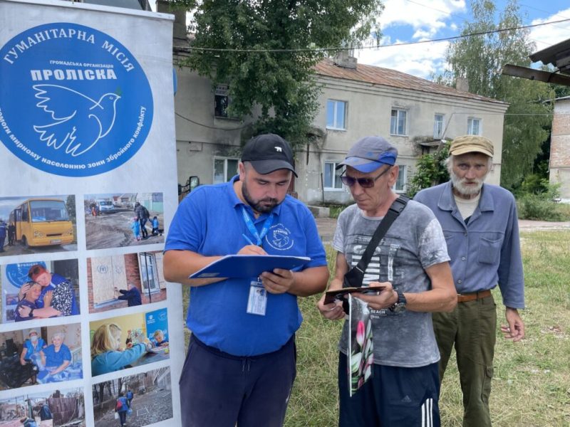 17 родин Шостки, які постраждали від авіаційного удару, отримали допомогу від гуманітарної місії “Проліска”