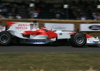 У Києві виставили болід Формули-1