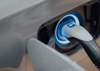 Продажі електромобілів в Україні упали на 50%: які моделі продовжують купувати (ФОТО)