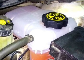 Автомеханік пояснив, як кришка розширювального бачка може викликати поломку двигуна