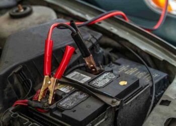Фахівець назвав 5 способів швидко завести машину, якщо сів акумулятор